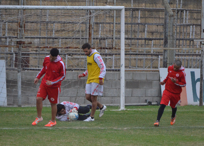 Alumni quiere bailar “cumbia”