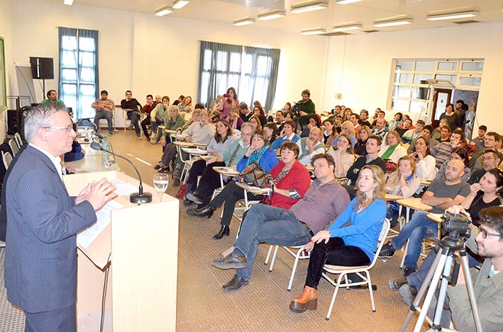 Negretti anunció la creación de un secundario propio, entre otras metas