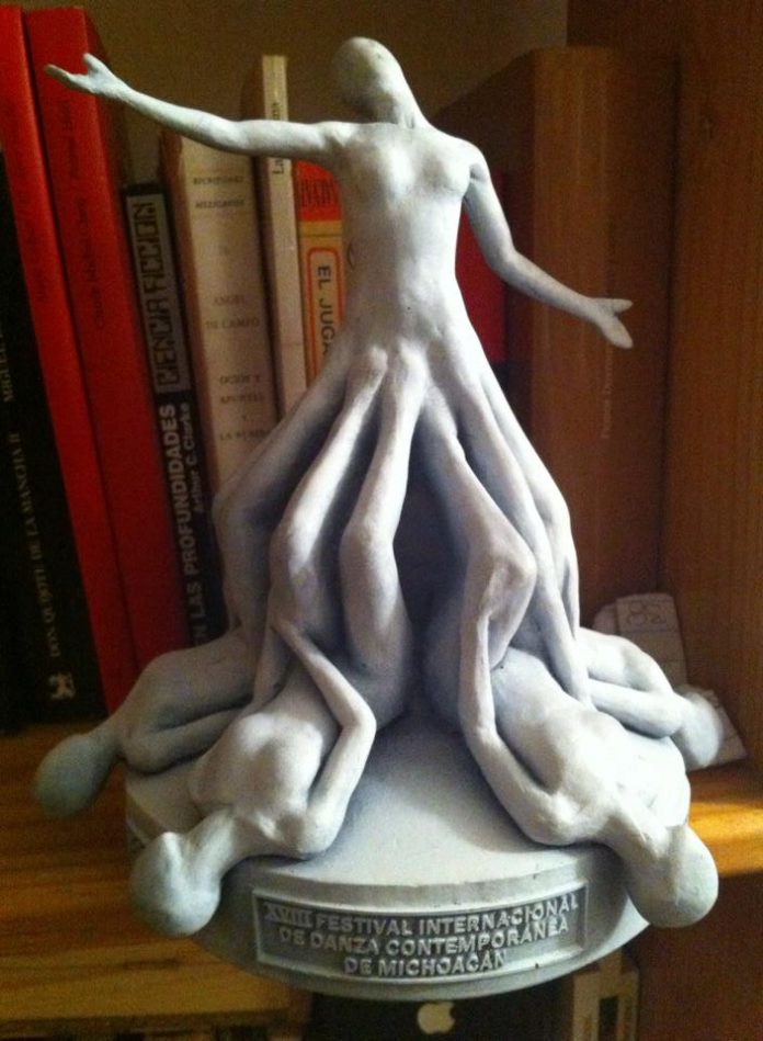 P17-f2 estatuilla