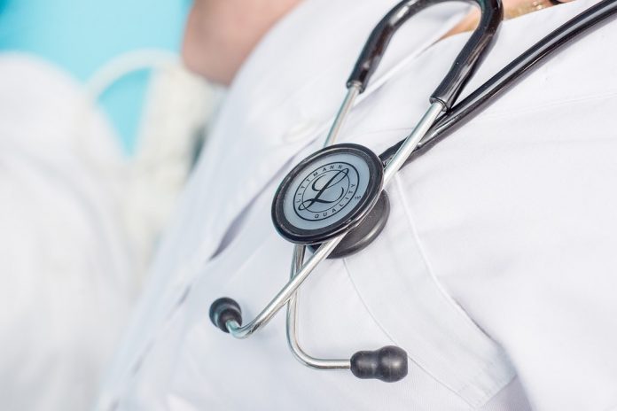 médico