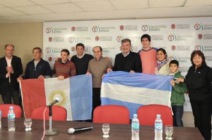 p16f1 gente con banderas