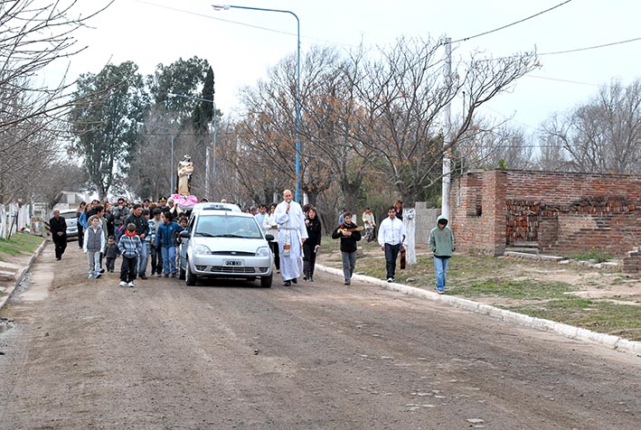 Veneran a Santa Rosa