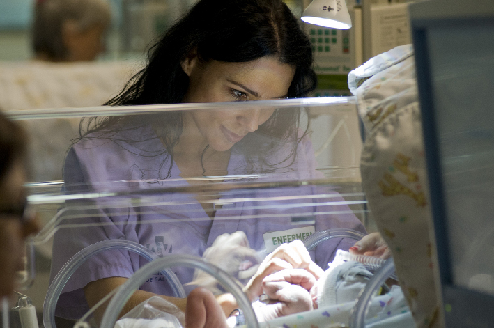 Menos oxígeno y más familia para los prematuros