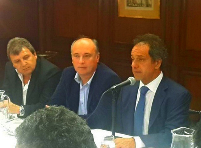 Scioli se reunió con 30 intendentes cordobeses