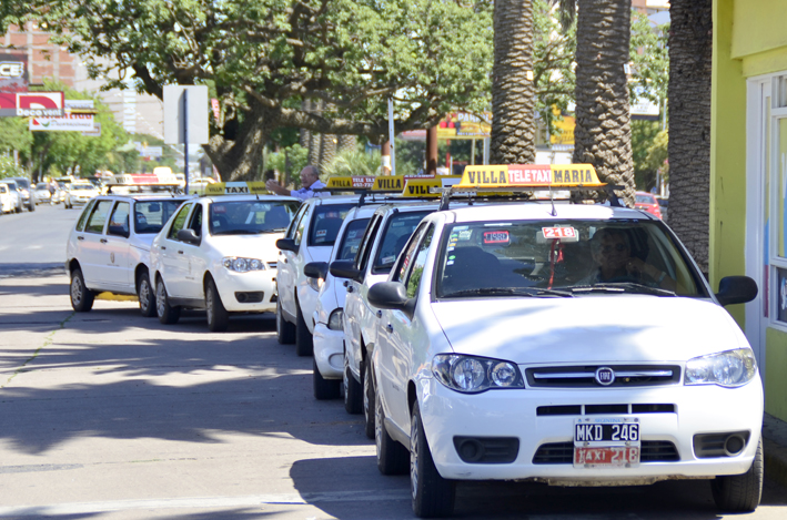 “Este aumento no saca del  problema a los taxistas”