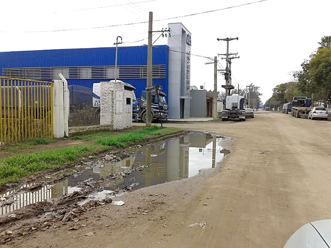 El perjuicio de la lluvia en calles de tierra