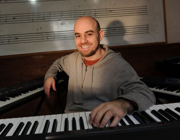 eduardo elia musico profesor de la colmena foto ramiro pereyra