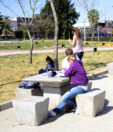 Lanzan concurso de relatos sobre remembranzas del Día de la Primavera