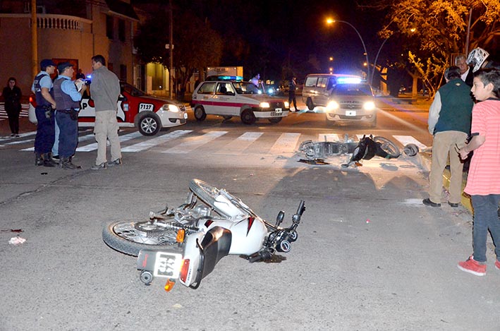 Nueve motociclistas lesionados en dos caídas y cuatro choques