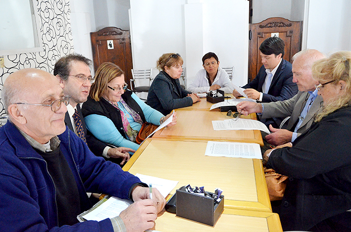 Jubilados coinciden en las dificultades para recibir atención médica a tiempo