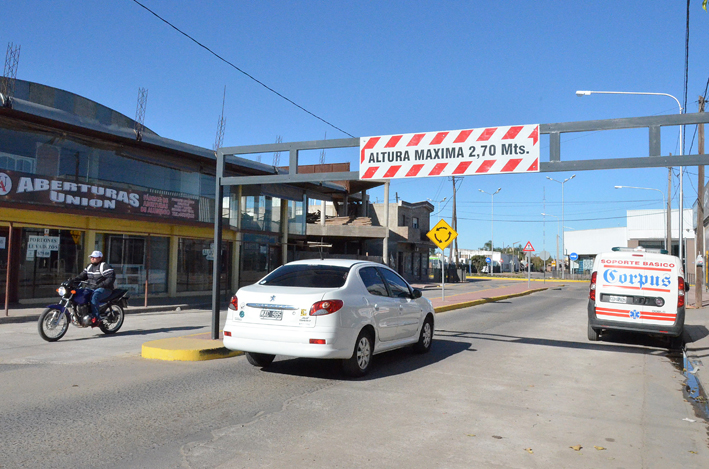 Otra vez, chocaron los limitadores de altura