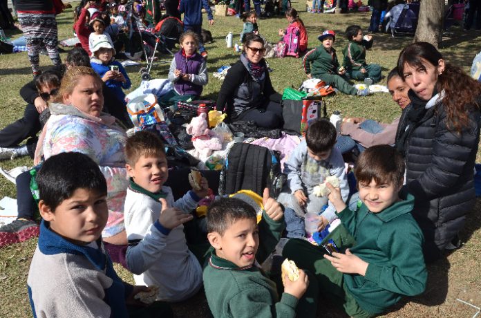 p13f2 niños al aire libre