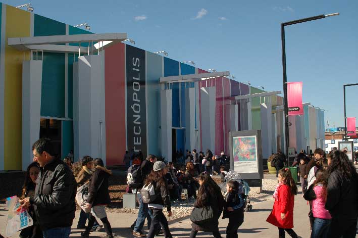 Cientos de estudiantes de la ciudad y región pudieron conocer Tecnópolis