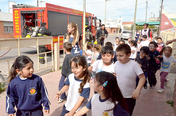 El día que los bomberos fueron héroes para los más pequeños