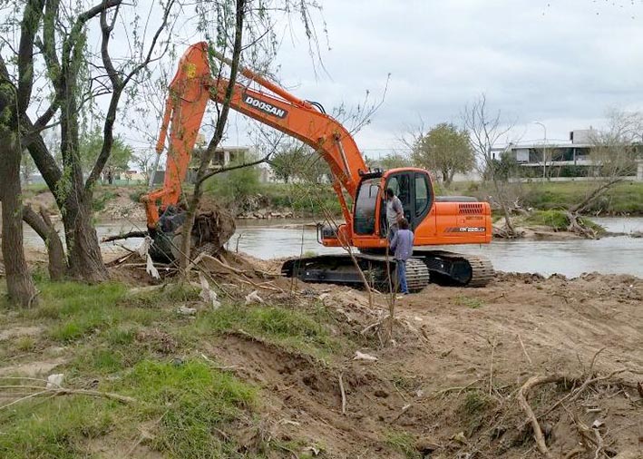 Nuevamente taparon un brazo del río