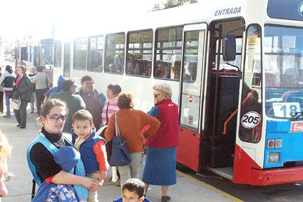 Colectiveros evalúan no entrar en algunos barrios