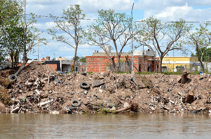 El Gobierno defendió el relleno costero y no aclaró si contamina El Gobierno defendió el relleno costero y no aclaró si contamina
