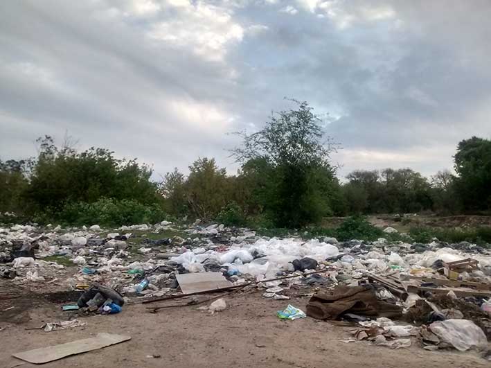 Continúa sin solución el basural en el barrio Barrancas del Río