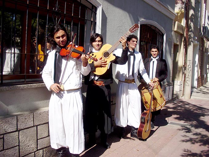 Peña bien salteña