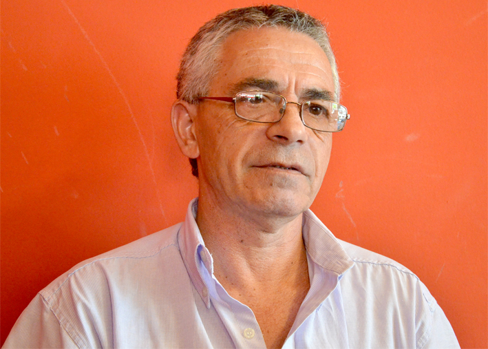 Azcona renunció al cargo de presidente en la UCR
