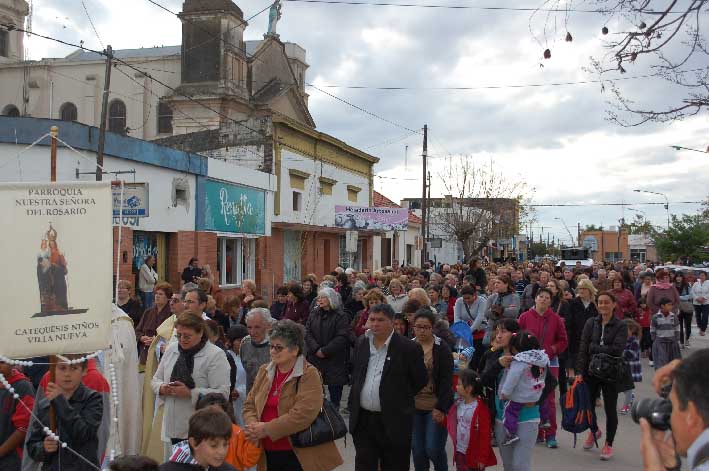 Multitudinario homenaje a la Virgen Multitudinario homenaje a la Virgen