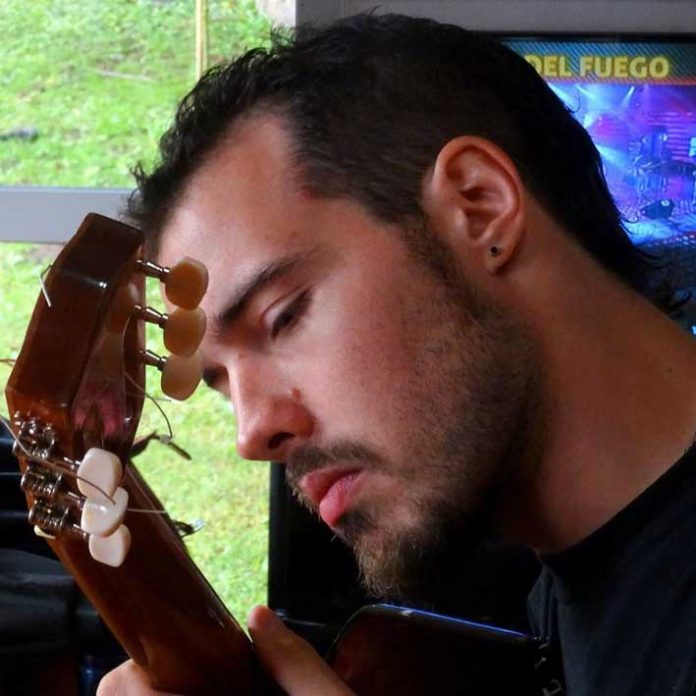 p14f1 cara y guitarra