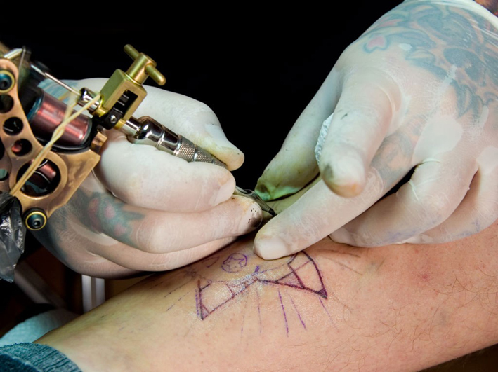 Tatuajes: consejos y riesgos