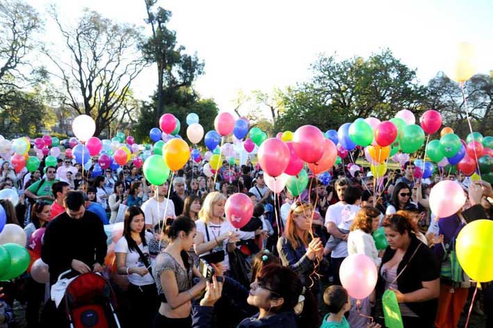 “Era en abril” realiza una suelta de globos “Era en abril” realiza una suelta de globos