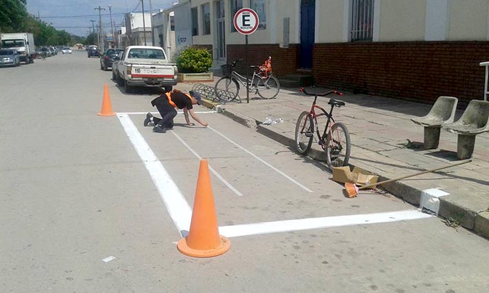 Señalizan estacionamientos