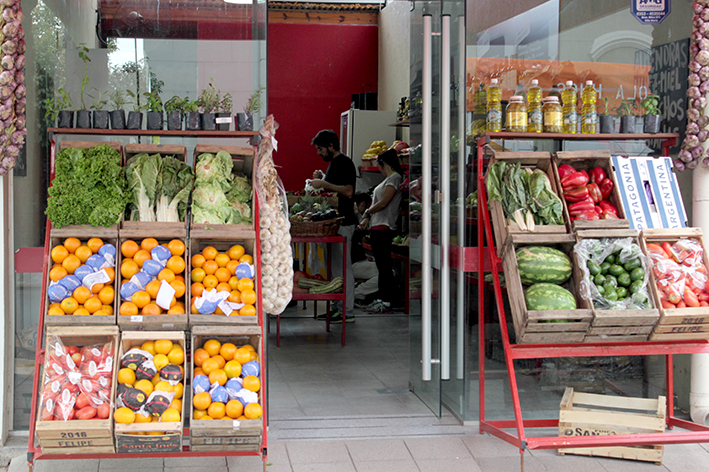 Firman convenio con el Mercado para poner frutas y verduras en oferta
