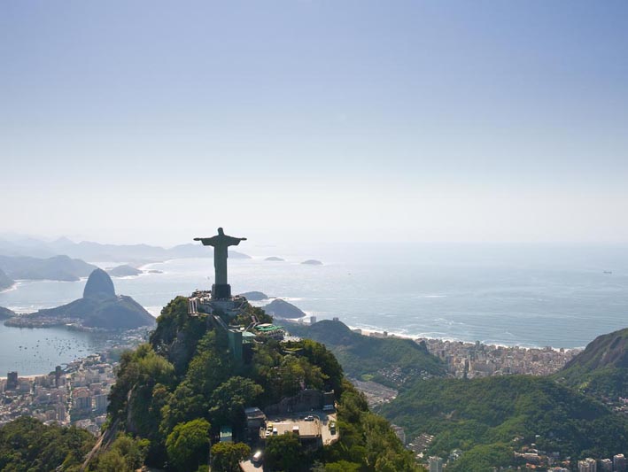 Por la devaluación del real, más gente elige vacacionar en Brasil