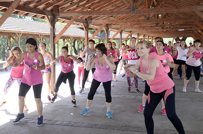 Zumba en prevención del cáncer de mama Zumba en prevención del cáncer de mama