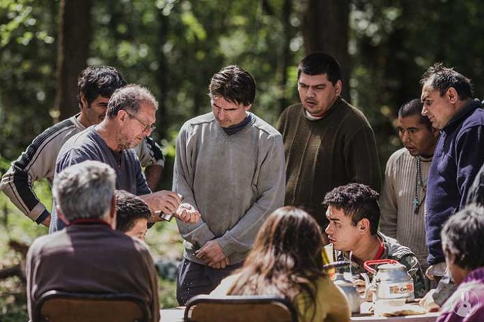 P22 FOTO 4. Taller de cerámica al aire libre, foto de Florencia Garello, 2015.