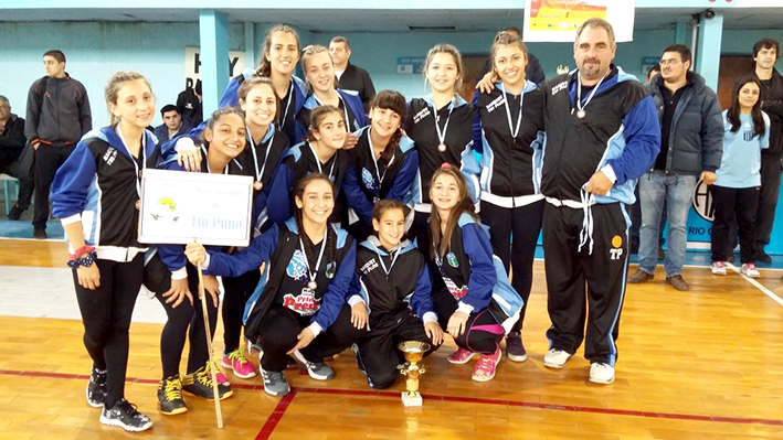 Chicas de Tío Pujio desataron el festejo con la Copa de Plata