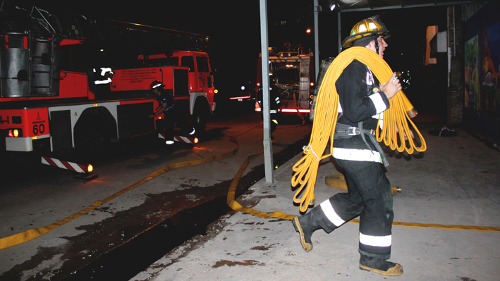 Práctica de incendio y rescate en alturas