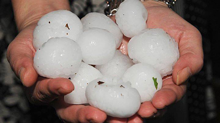 Noventa minutos de agua y granizo trajeron problemas