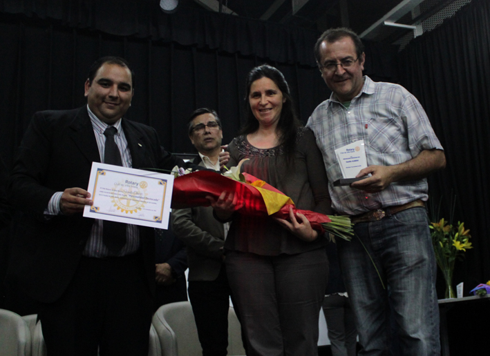 Rotary Club distinguió a dos matrimonios por su altruismo Rotary Club distinguió a dos matrimonios por su altruismo