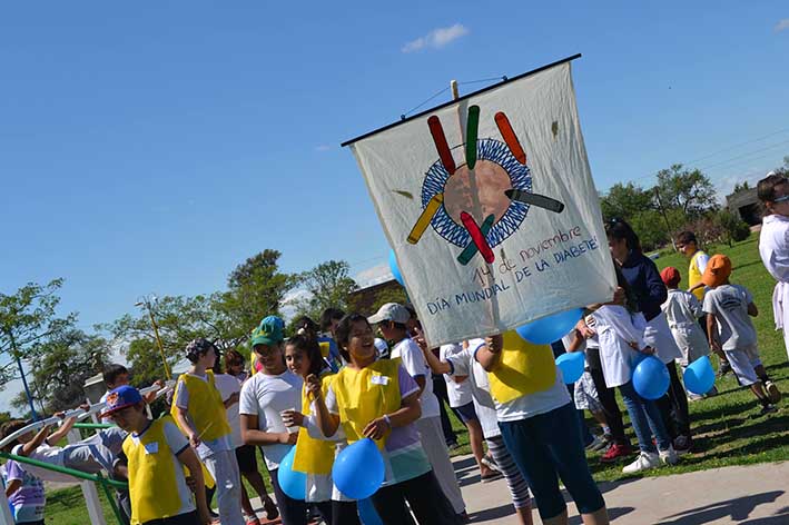 Los chicos recorrieron las calles por salud