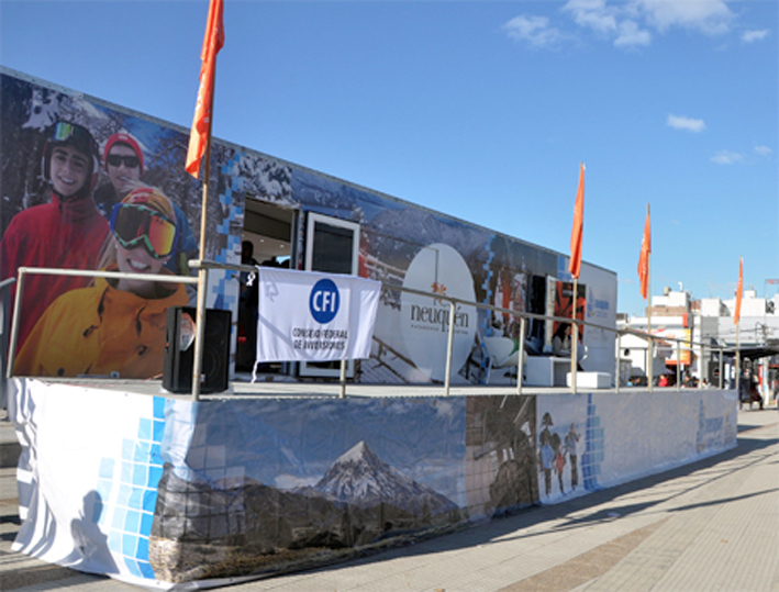 Un móvil de promoción turística de Neuquén visitó la ciudad