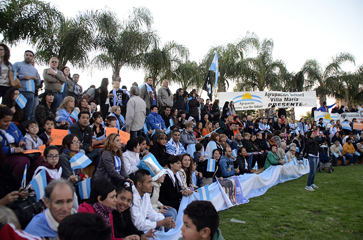 Banderazo en la ciudad por Scioli