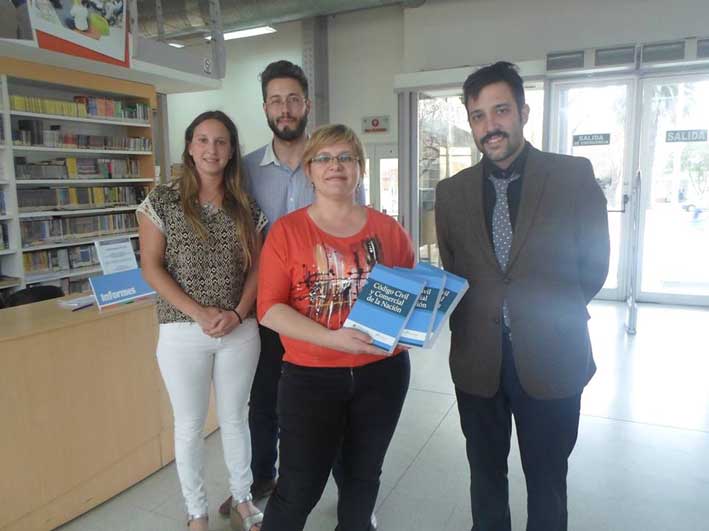 Foro de Abogados donó bibliografía