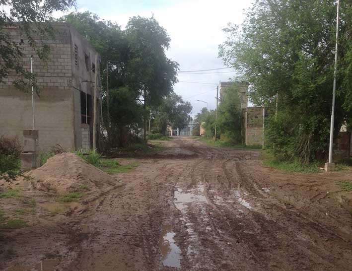 Constituyentes, la calle que se hace pantano