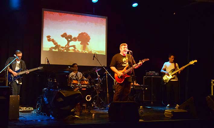 Debieras Pitar presentó su primer disco Debieras Pitar presentó su primer disco