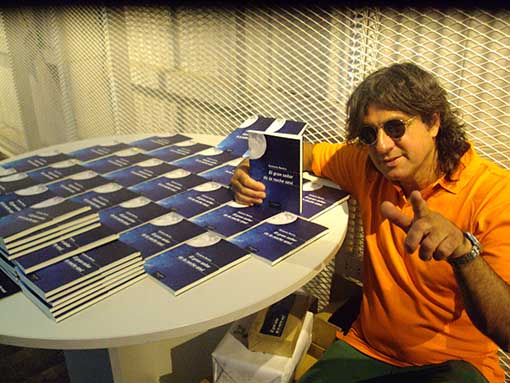 “El rock es más esclavo del mercado que la poesía” “El rock es más esclavo del mercado que la poesía”