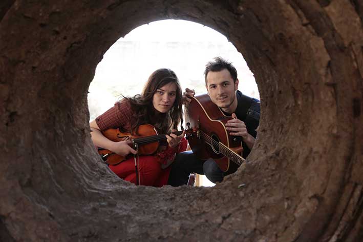 Música mezclada con teatro, poesía y artes plásticas Música mezclada con teatro, poesía y artes plásticas