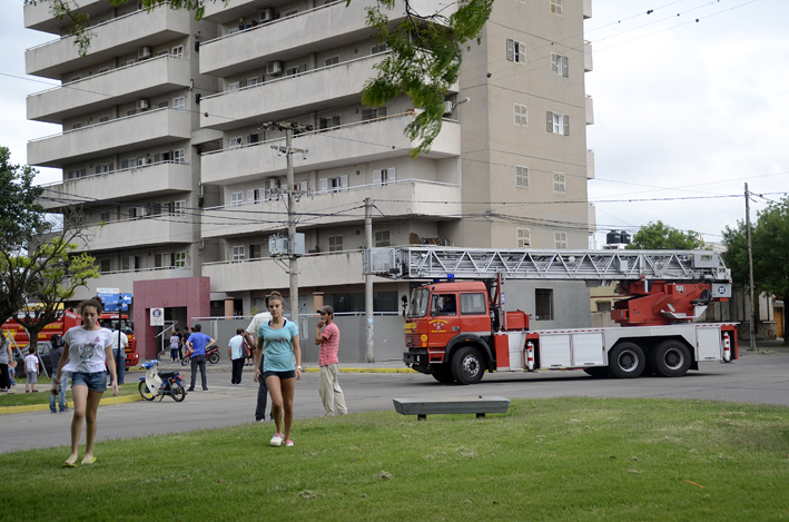 El humo alarmó a los vecinos que llamaron a los bomberos