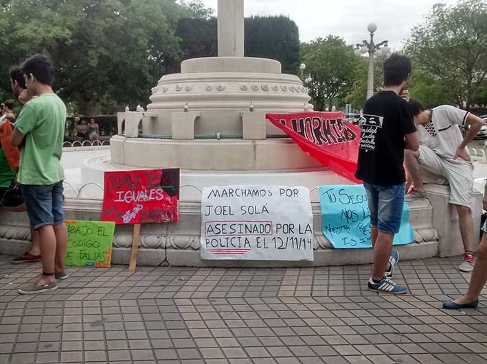 Tristeza y desconfianza en La Calera por la tragedia de la familia Sola