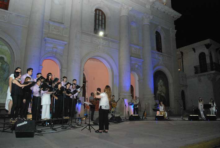 Una Navidad de los pueblos a pura música en la Catedral
