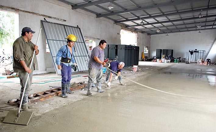 El municipio construyó el piso del Cuartel de Bomberos Voluntarios