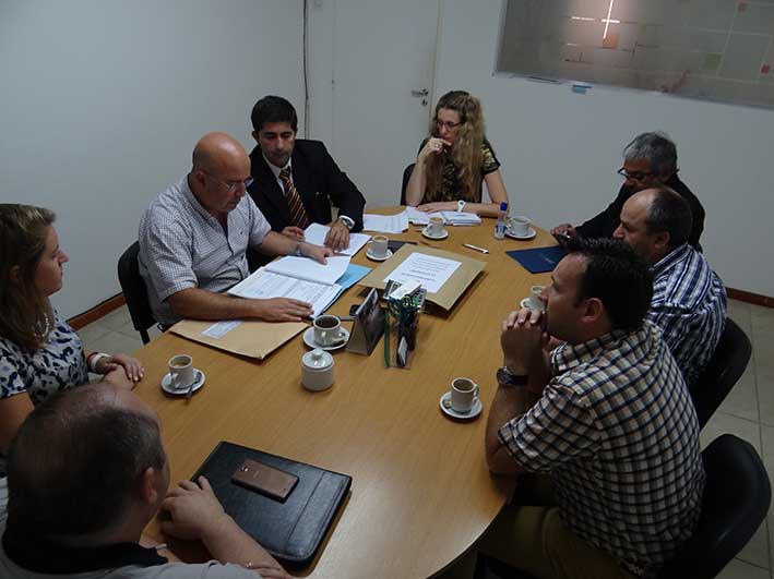Tres empresas presentaron propuestas para la construcción de 21 viviendas Tres empresas presentaron propuestas para la construcción de 21 viviendas